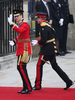 ロンドン（London）ウェストミンスター寺院（Westminster Abbey）に、式を前に到着したウィリアム王子（Prince William、左）と弟のヘンリー王子（Prince Harry、2011年4月29日撮影）。(c)AFP/PAUL ROGERS