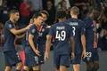 24-25フランス・リーグ1第2節、パリ・サンジェルマン対モンペリエ。チーム6点目を挙げてチームメートと喜ぶパリ・サンジェルマンの李康仁（左から2人目、2024年8月23日撮影）。(c)Bertrand GUAY / AFP