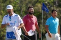 男子ゴルフ米国ツアー、セントリー・トーナメント・オブ・チャンピオンズ最終日。優勝を決めて笑顔を見せるジョン・ラーム（中央、2023年1月8日撮影）。(c)Harry How/Getty Images/AFP