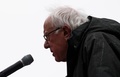 米ニューヨークのブルックリン地区で行った2020年大統領選の選挙集会で演説するバーニー・サンダース上院議員（2019年3月2日撮影）。(c)Johannes EISELE / AFP