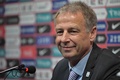 韓国・坡州で就任会見に臨むサッカー韓国代表のユルゲン・クリンスマン新監督（2023年3月9日撮影）。(c)Anthony WALLACE / AFP