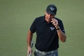 男子ゴルフのメジャー第2戦、第105回全米プロゴルフ選手権初日。13番でバーディーパットを決めたフィル・ミケルソン（2023年5月18日撮影）。(c)Kevin C. Cox/Getty Images/AFP