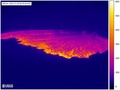 噴火する米ハワイ島の活火山マウナロア。米地質調査所（USGS）提供（2022年11月28日提供）。(c)AFP PHOTO / US Geological Survey