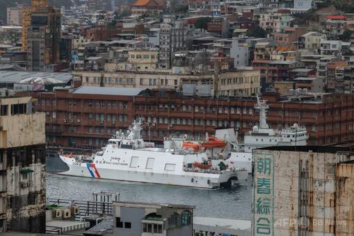 中国の軍艦と海警船、台湾周辺海域から「撤退」 台湾海巡署 写真3枚