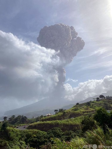 カリブ海セントビンセント島で火山噴火 40年ぶり、1万人超避難 写真10