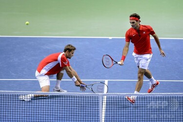 スイスがフェデラー起用もダブルス敗戦、2勝1敗で最終日へ デ杯 写真15