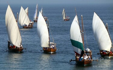 クウェートで真珠採り大会、伝統のダウ船で 写真13枚 国際ニュース