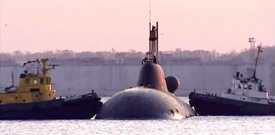 日本海で事故のロシア原潜が入港