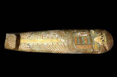 3600年前のミイラ発掘、木棺に鮮やかな羽模様 エジプト