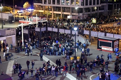 フェイスブック、パリ連続襲撃で安否確認機能導入