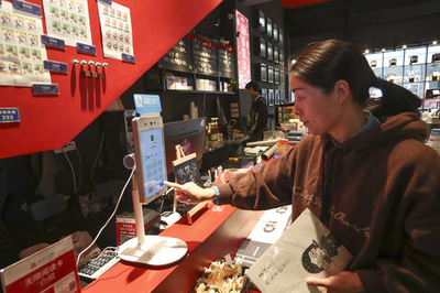 ウィーチャットペイ、顔認証決済普及に1535億円投入か