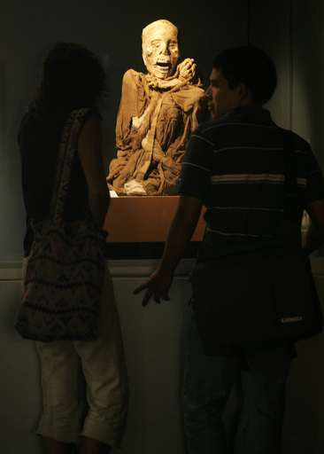 「チャチャポヤス文明」展、500年前のミイラ20体を展示 - ペルー