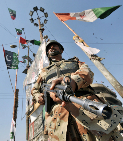 パキスタン自爆攻撃で37人死亡、総選挙控え治安状況への懸念高まる