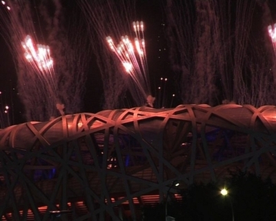 【動画】打ち上げ花火で本番さながら、北京五輪開会式リハーサル