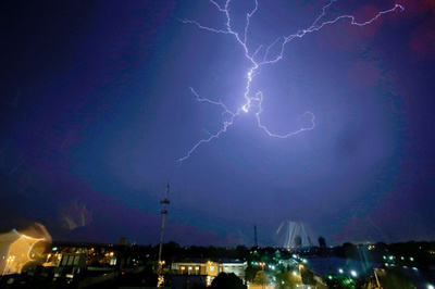 米南部、新たな竜巻などで8人死亡 復旧始まる矢先