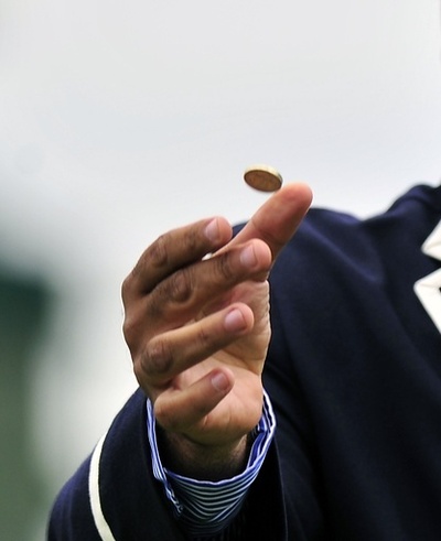 コイントスで新町長を決定、フィリピン