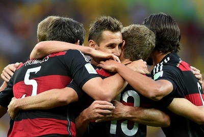 ドイツが7ゴールを奪い決勝へ、ブラジルは歴史的大敗