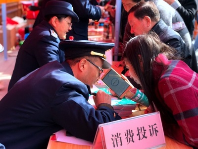 「病気が治る」「シワが消える」 中国で増え続けるニセ科学の「量子商品」