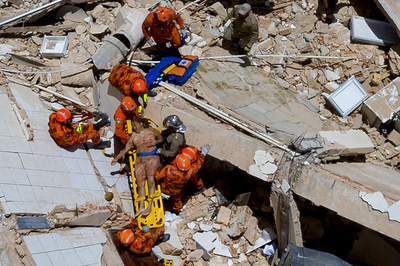 7階建て住居ビルが倒壊、9人行方不明 ブラジル