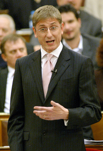 続投のジュルチャーニ首相、施政方針演説 - ハンガリー