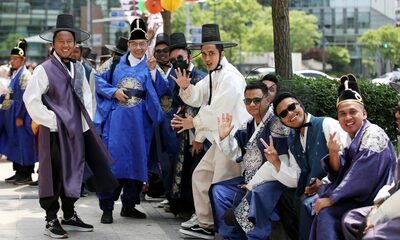 K-POPアニメ人気で「サジャボーイズ衣装」も登場…韓服レンタル店に外国人殺到