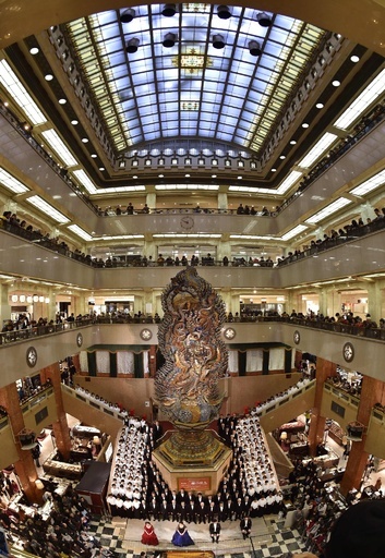 都内百貨店で年末恒例「第九」演奏会、200人の歌声響く