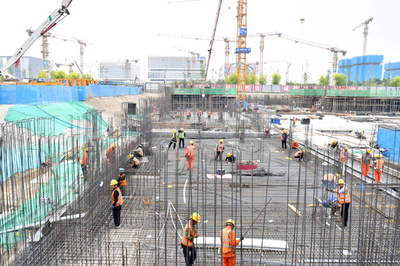 公共事業で雇用拡大、上半期200万人超