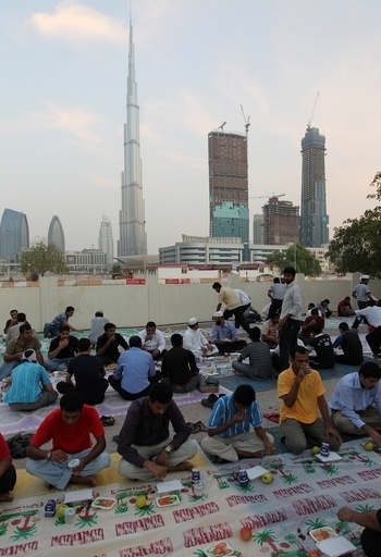 民主化の足かせは「快適な生活」、アラブ首長国連邦