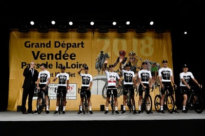 薬物疑惑晴れたフルーム、ツール開幕イベントで観客からブーイング受ける