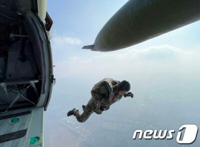 特殊部隊に装備・物資を空中から補給「GPS貨物落下傘」、韓国で近く戦力化