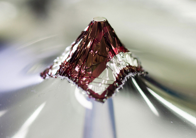 最薄・最軽量の有機太陽電池を開発