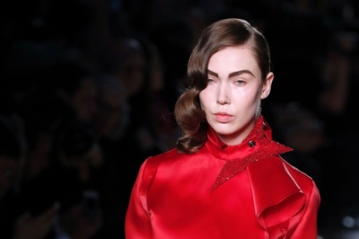 「ジュリアン・フルニー」16/17年秋冬パリ・オートクチュール