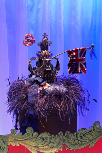 英女王即位60周年記念、人気ブランドが王冠をデザイン