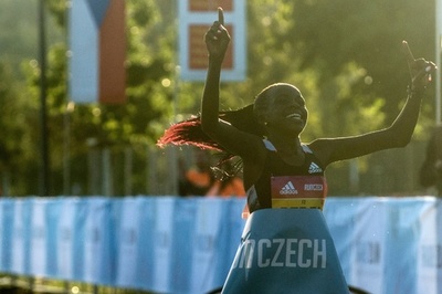 ジェプチルチル、女子単独ハーフマラソンで世界新記録樹立