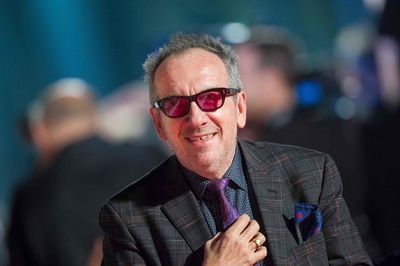 エルヴィス・コステロさん、がんを公表 ツアー中止も復帰に意欲