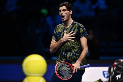 フリッツがATPファイナルズ4強、オジェ・アリアシムとの激闘制す