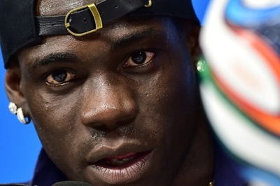 バロテッリがまたしても問題行動、銃を向けた写真を投稿