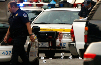 米連邦議会前で男射殺、交通違反取り締まり中に