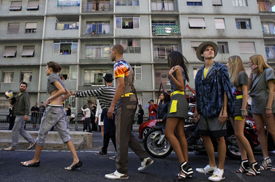 ＜10年春夏サンパウロ・コレクション＞カヴァレラ、ファビア・ベルセックら新作を発表