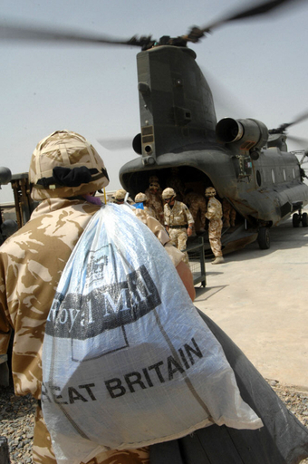 駐アフガン英軍基地、クリスマスカードの投函ピーク