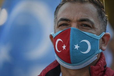 「家族はどこ？」 中国のウイグル人弾圧に500人が抗議、トルコ