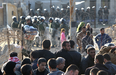 イスラエル、原子力施設の街で自爆テロ