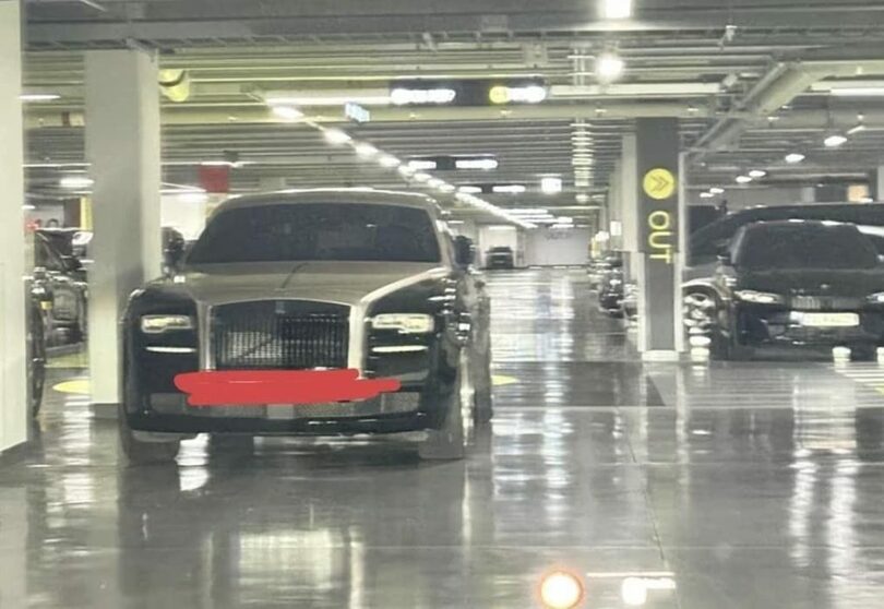オンラインコミュニティー「ボベドリーム」に投稿されたロールスロイスの駐車写真(c)news1