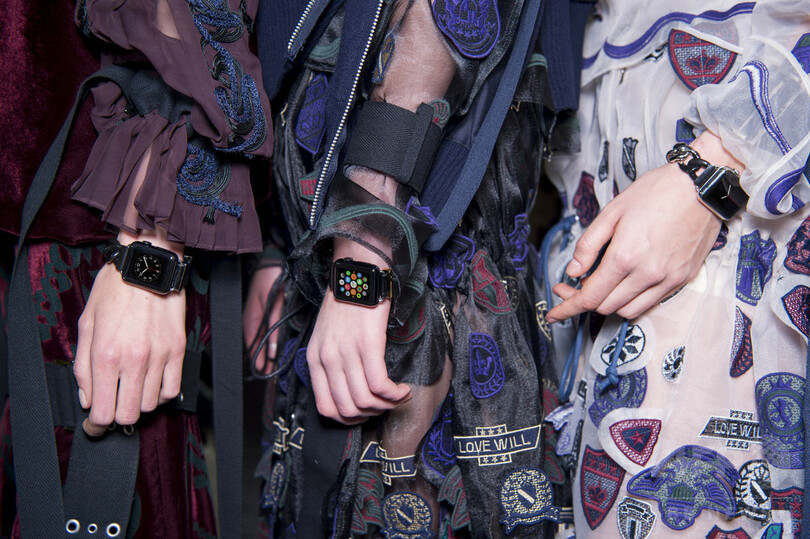 「サカイ」アップル ウォッチ専用ストラップを発売