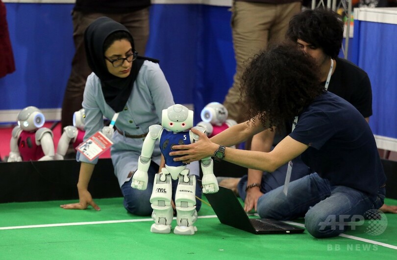 ロボットのサッカーＷ杯開幕、イラン・テヘラン