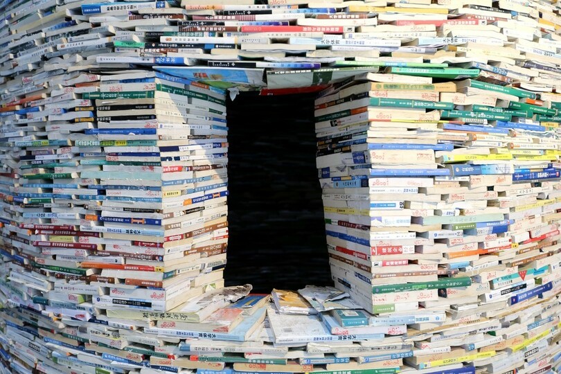 書籍14トン分、高さ11mの「本の塔」 西安建築科技大学