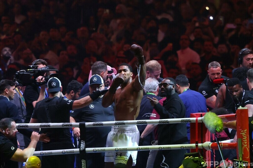 ジョシュア、元UFC王者ガヌーに2回KO勝ち ボクシング