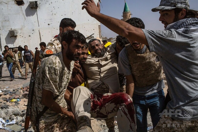 オランダ人記者、ISの狙撃手に撃たれ死亡 リビアで取材中