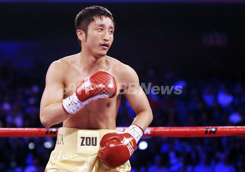 プロ転向のボクシング五輪金メダリスト 、デビュー戦で白星