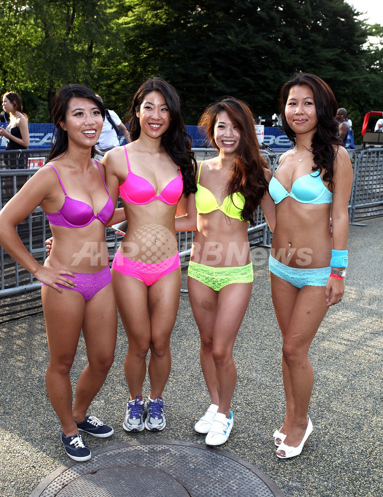 下着姿でダッシュ、NYセントラルパーク